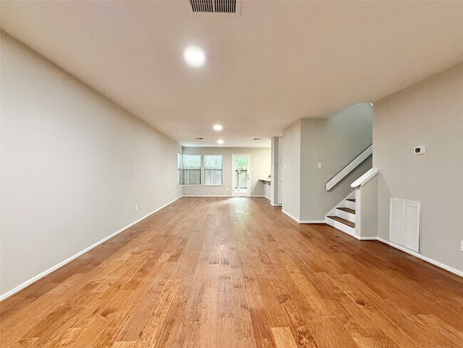 Building Photo - 22 Sawmill Grove Ln