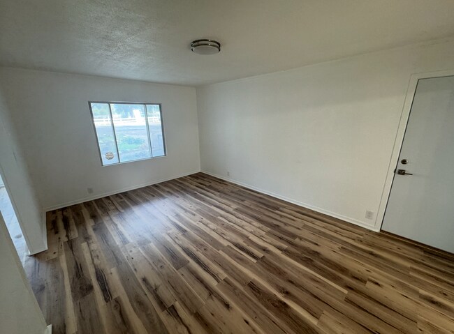 Building Photo - Cute Lehi rambler with tons of yard space and trees!