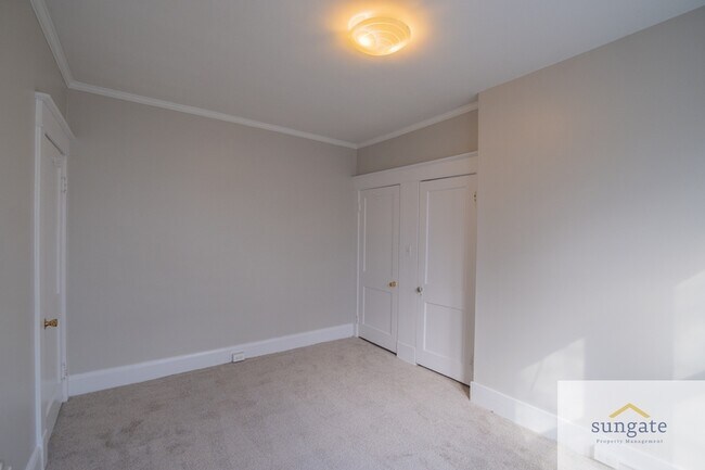 Building Photo - 3043 Pinewood Ave