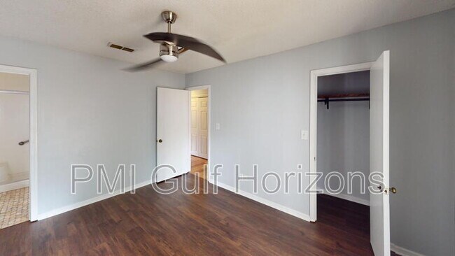 Building Photo - 4827 Birchwood Pl