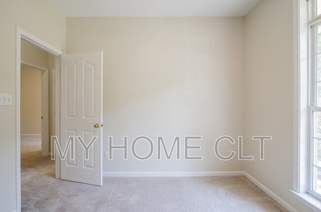 Building Photo - 15012 Rothesay Dr