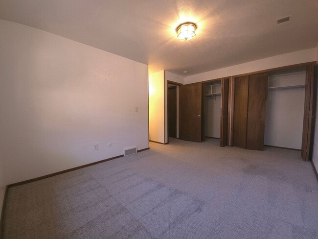 Building Photo - 525 Manhattan Dr