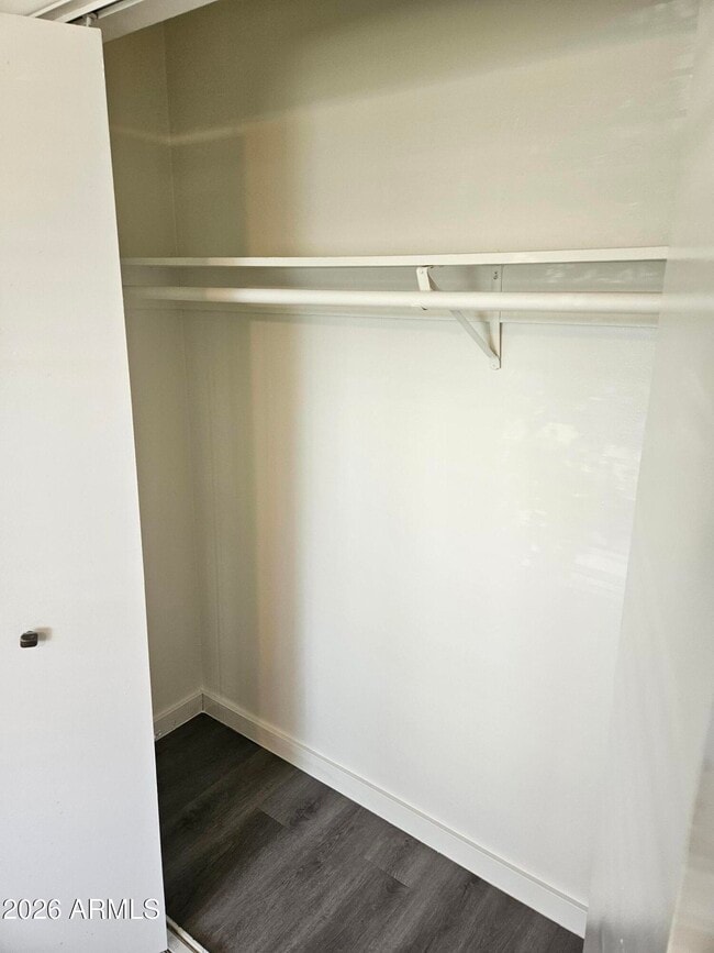 Building Photo - 324 W Pasadena Ave