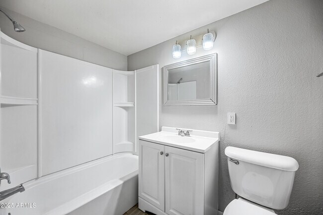 Building Photo - 3445 E Earll Dr