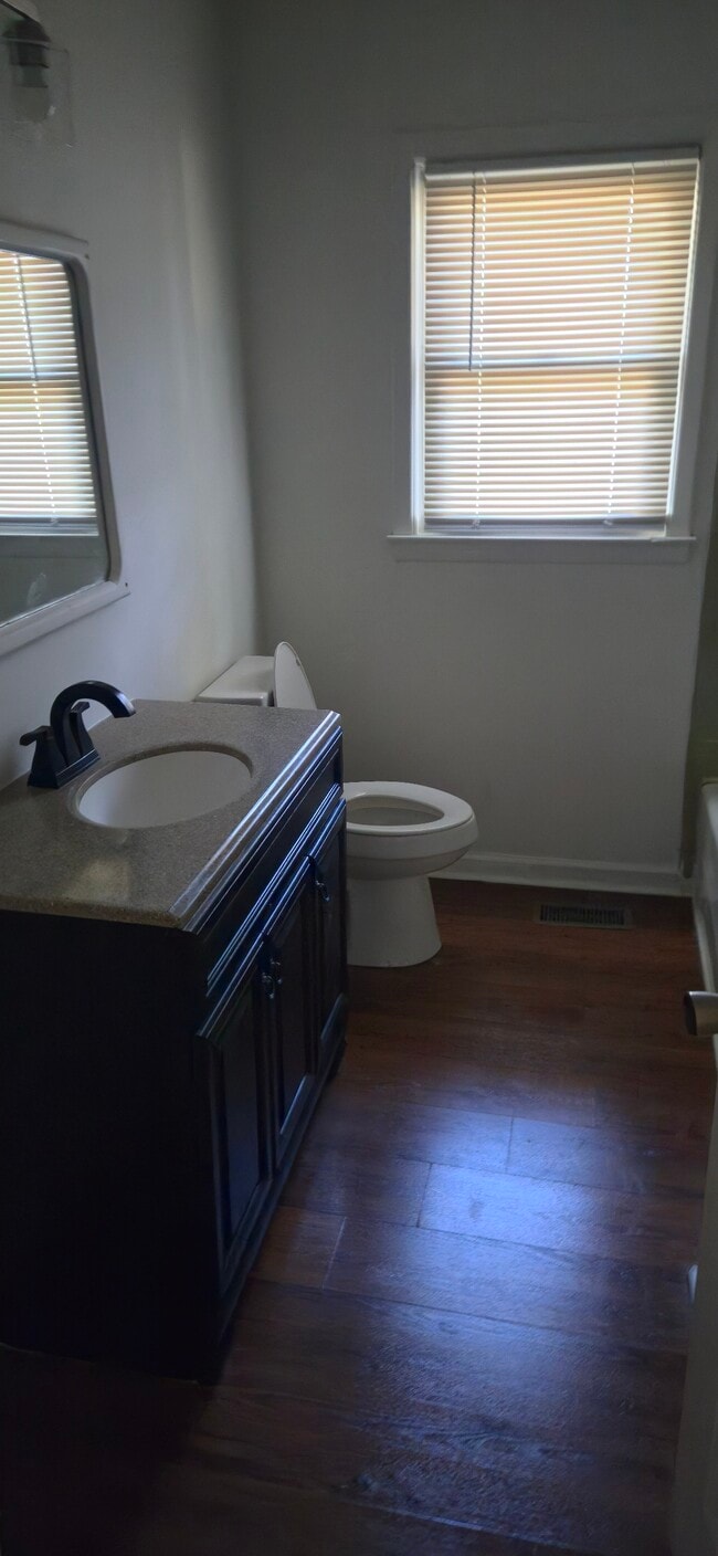 Building Photo - 133 Kings Ct Dr