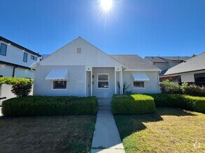 Building Photo - AVAILABLE NOW! 3+2 w/bonus room + applianc...