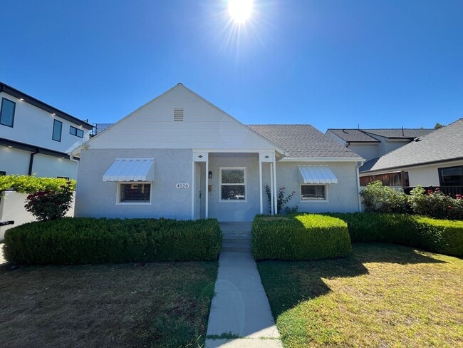Primary Photo - AVAILABLE NOW! 3+2 w/bonus room + applianc...