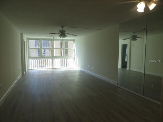 Building Photo - 121 Island Way