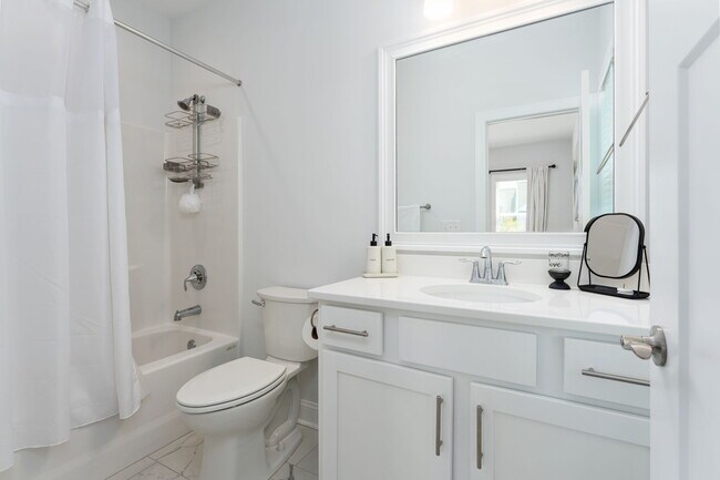 Building Photo - 107 E Barred Owl Dr
