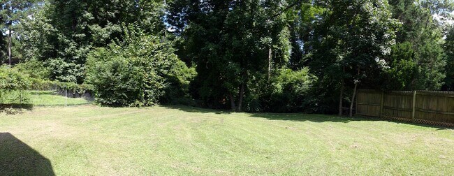 Building Photo - Charming Home Minutes to Camp Lejeune!