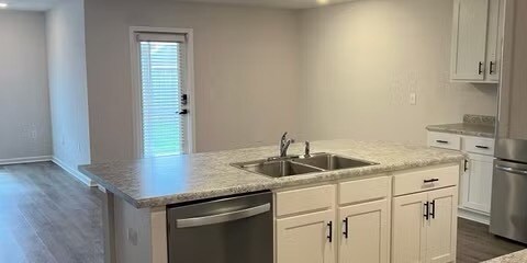 Building Photo - 5248 Peach Dr