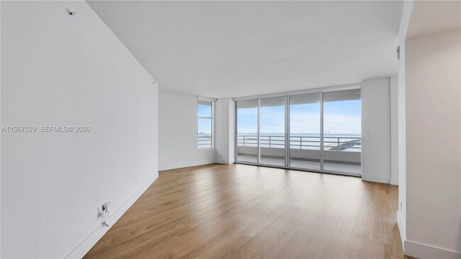 Building Photo - 555 NE 34th St