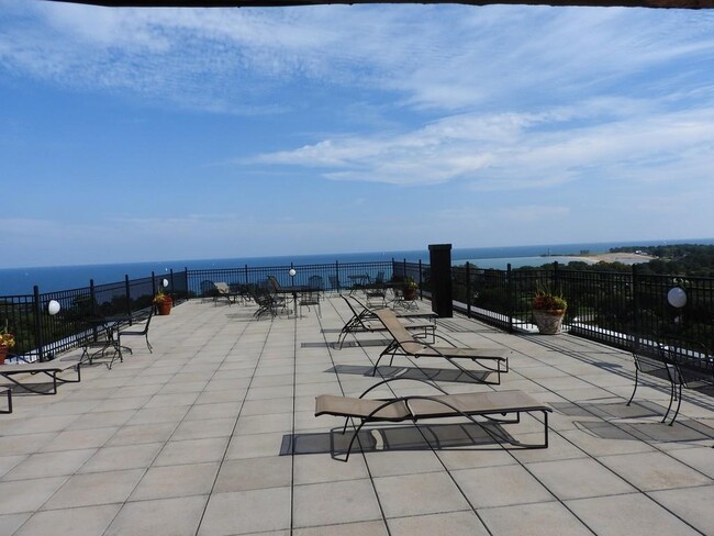 Beautiful Roof Terrace - 4950 N Marine Dr