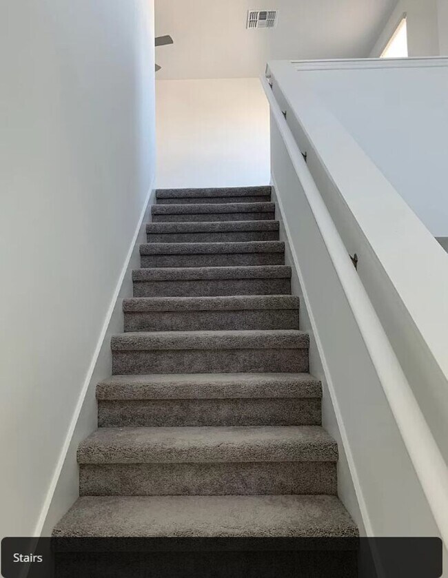 Building Photo - Stunning 4 Bedroom, 3 Bathroom House! Available Now!