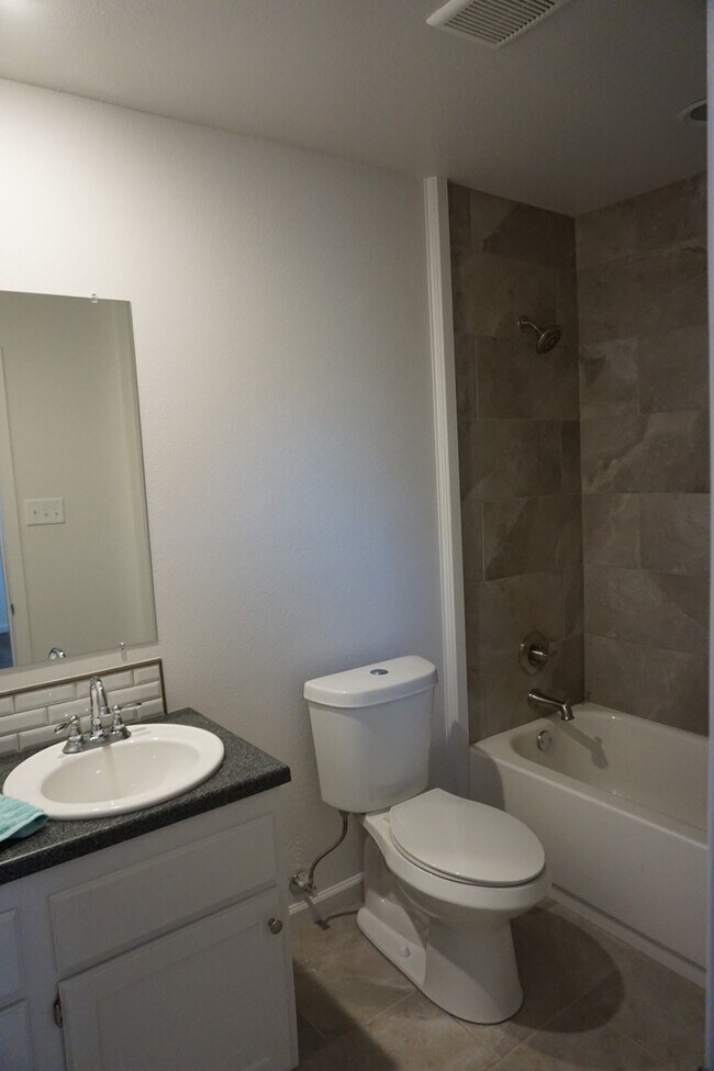 Building Photo - 2114 24th St