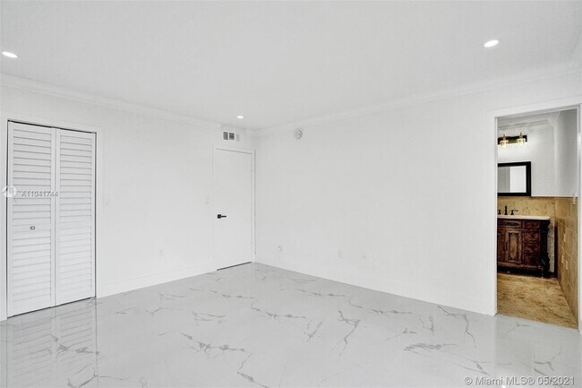 Building Photo - 606 NW 107th Ave