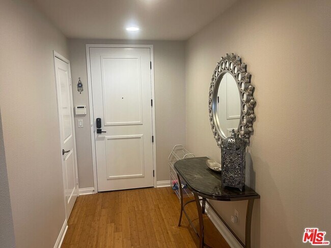 Building Photo - 5625 Crescent Park E