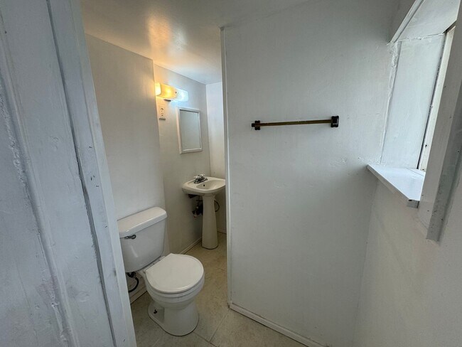 Building Photo - 309 S Gibby Rd