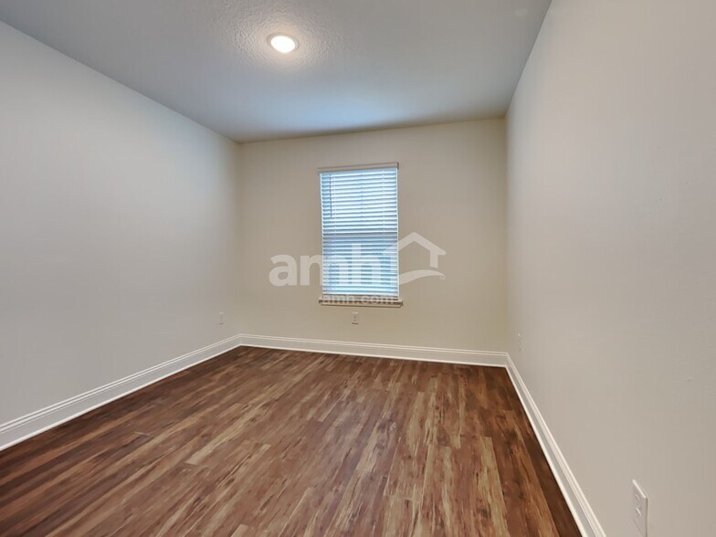 Building Photo - 399 Onate Cir