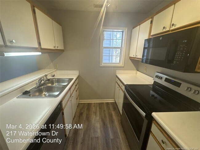 Building Photo - 217 Waterdown Dr