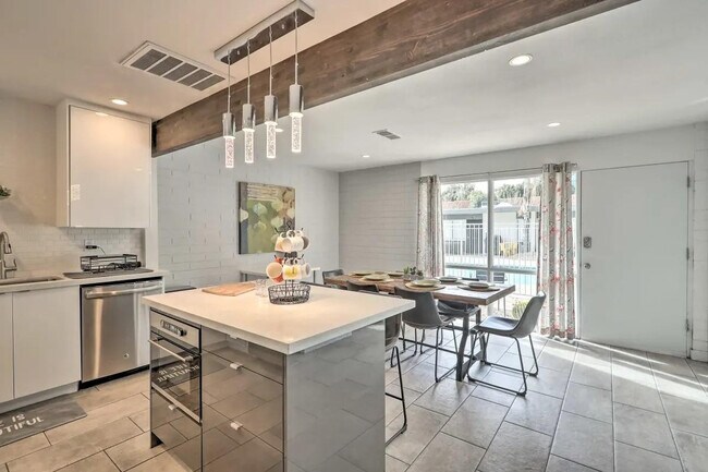 Building Photo - 7720 E Heatherbrae Ave