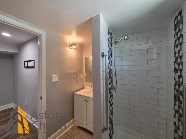 Building Photo - 1015 Lyndhurst St