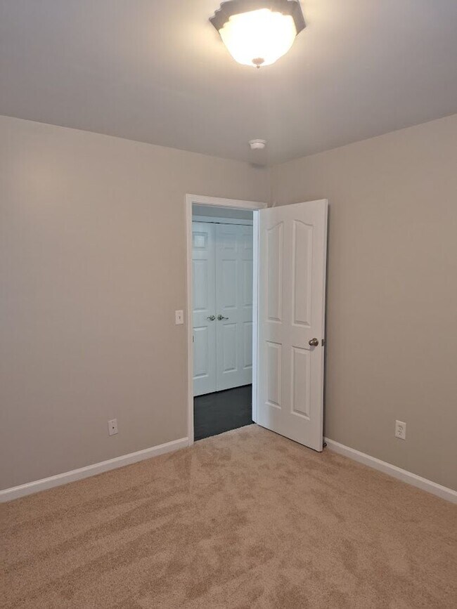 Building Photo - Fantastic Three Bedroom Home in Lexington!