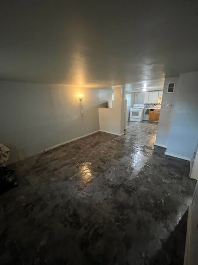 Building Photo - 1933 S 15th St