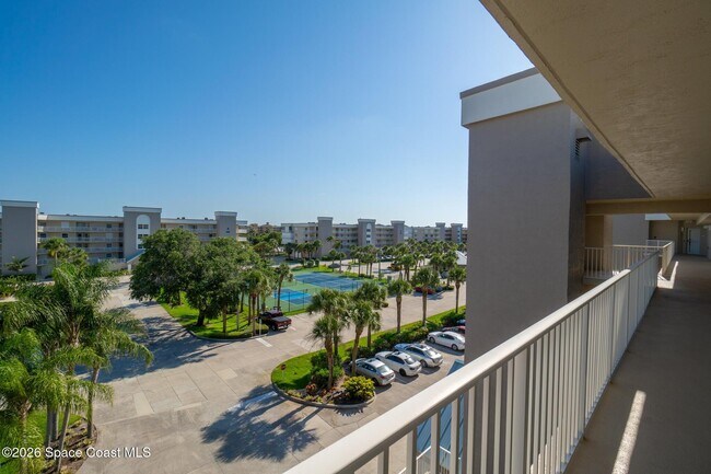 Building Photo - 601 Shorewood Dr