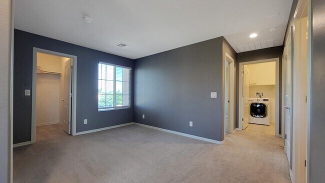 Building Photo - Closer to Goodyear than Buckeye! Gorgeous house!