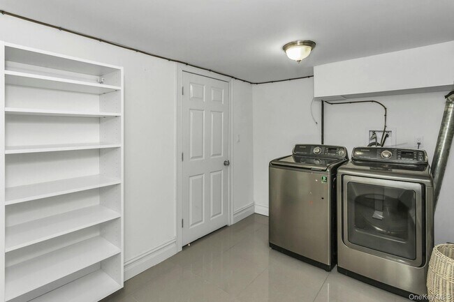 Building Photo - 180 Kensington Rd