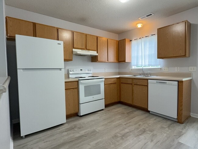 Building Photo - 996 W Pueblo Dr