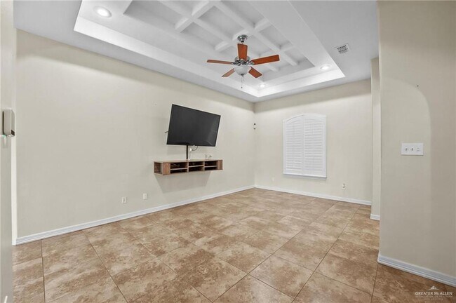 Building Photo - 1012 W Dawes Ave