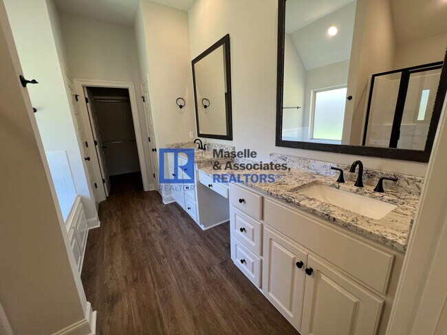 Building Photo - 4 Bed/2 Bath Home in Pearl in Silver Ridge