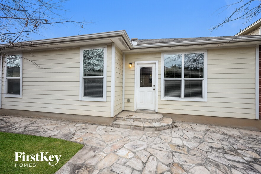 Building Photo - 10834 Mustang Oak Dr