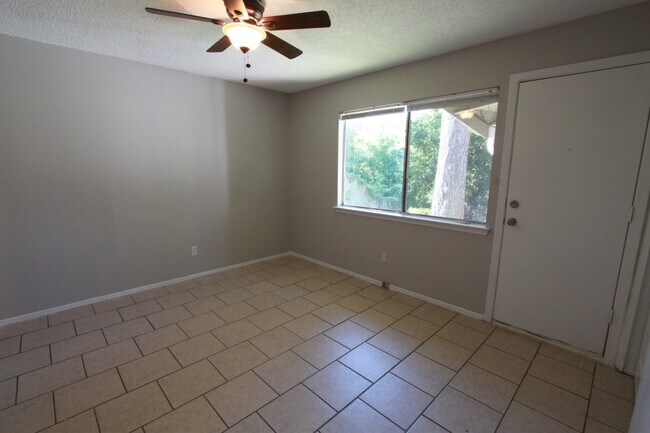 Building Photo - Southeast Austin Home with Vaulted Ceilings, Bonus Room & Private Backyard