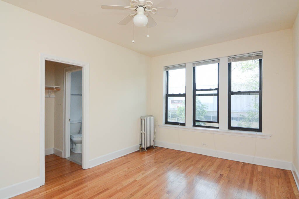 Building Photo - 2704 N Sawyer Ave