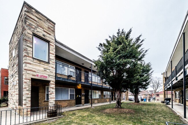 Building Photo - 5015 W Jackson Blvd Chicago, IL 60644