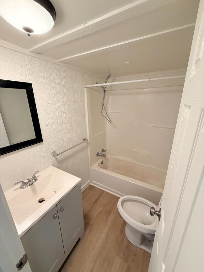 Building Photo - 307 Green St