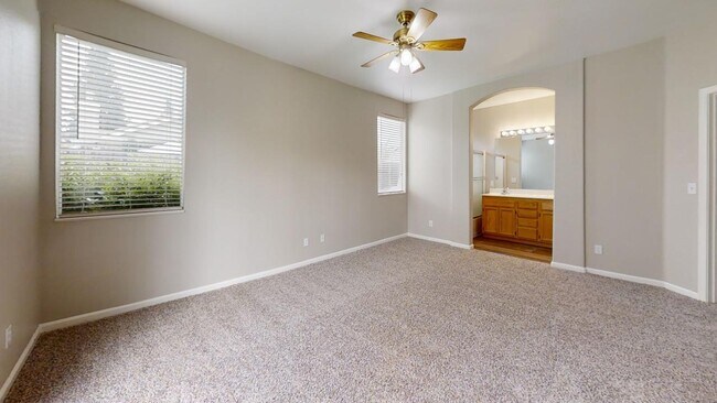 Building Photo - 3855 Saintsbury Dr