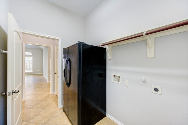 Building Photo - 5615 Stoneridge Ct