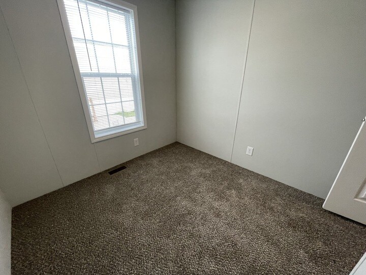 Building Photo - 38035 Leverette Ave