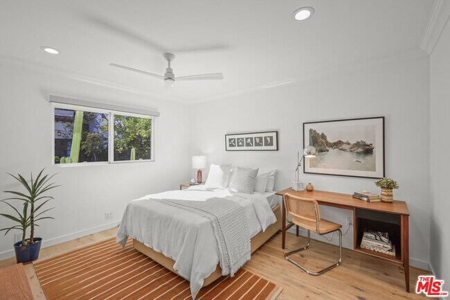 Building Photo - 1275 S Sycamore Ave