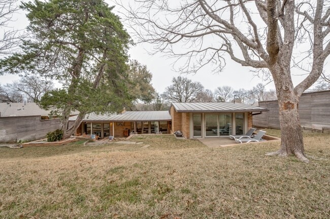 Building Photo - 524 N Manus Dr