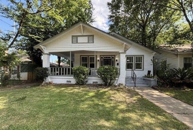 Primary Photo - 2232 St Charles Ave