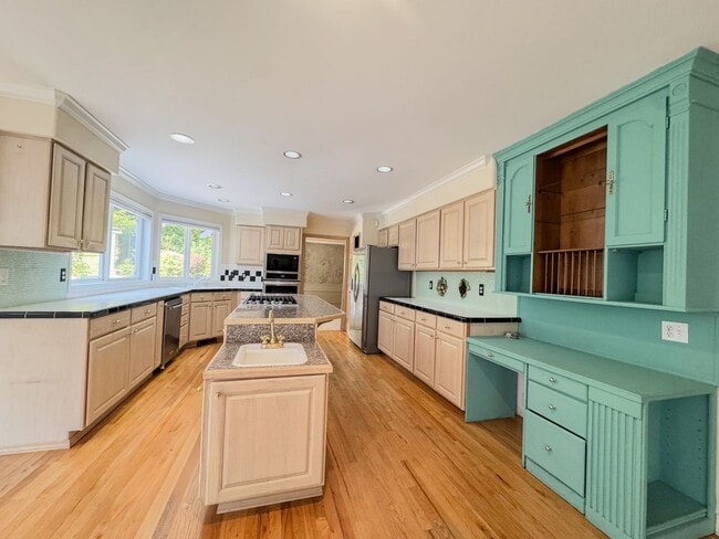 Building Photo - 4 Bedroom 3 Bath Spacious Home in Bellevue