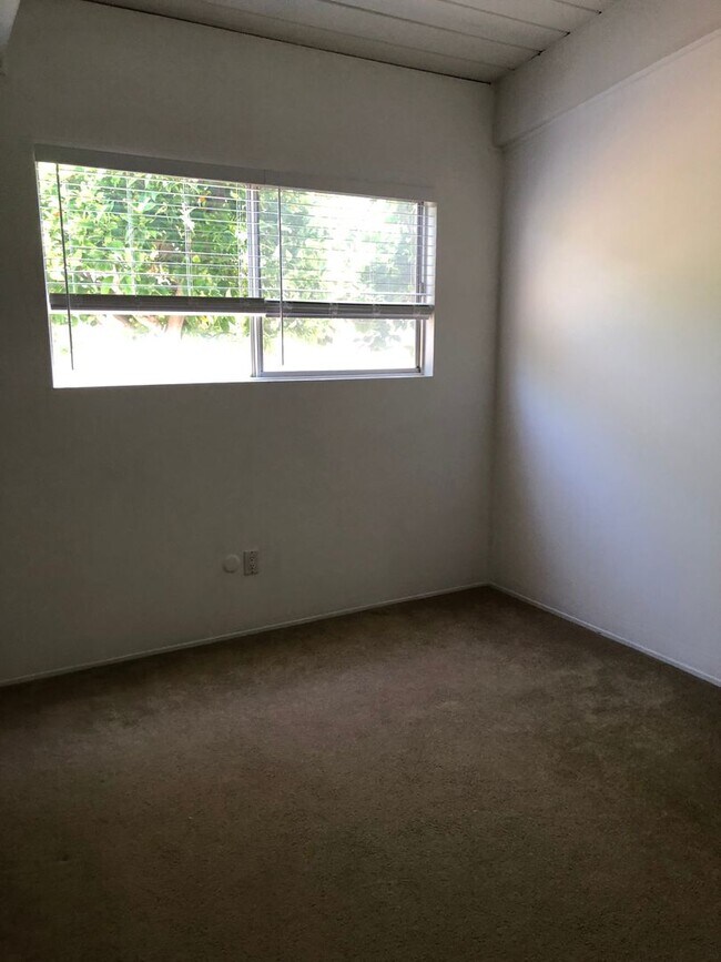 Building Photo - Spacious Single Story 4 bed 2 bath home in Serra Mesa w/2 car garage