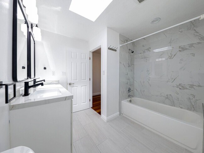 Building Photo - 3104 San Andreas Dr