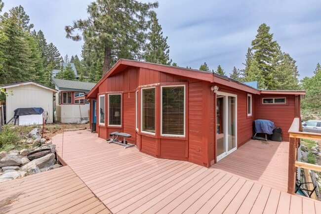 Building Photo - Fully Furnished & Move-In Ready Home – Long-Term Housing Available in Mammoth Lakes