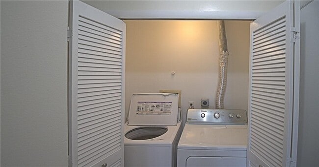 Building Photo - 2507 Whispering Hills Dr